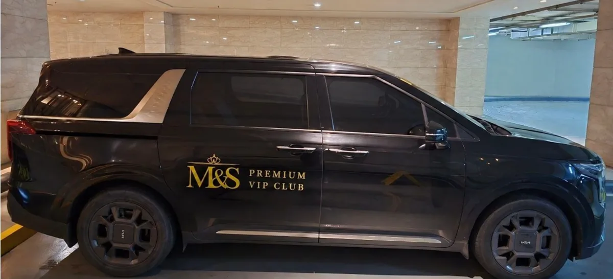 M&S 會安・峴港接送用黑色 Kia Carnival 實車照片